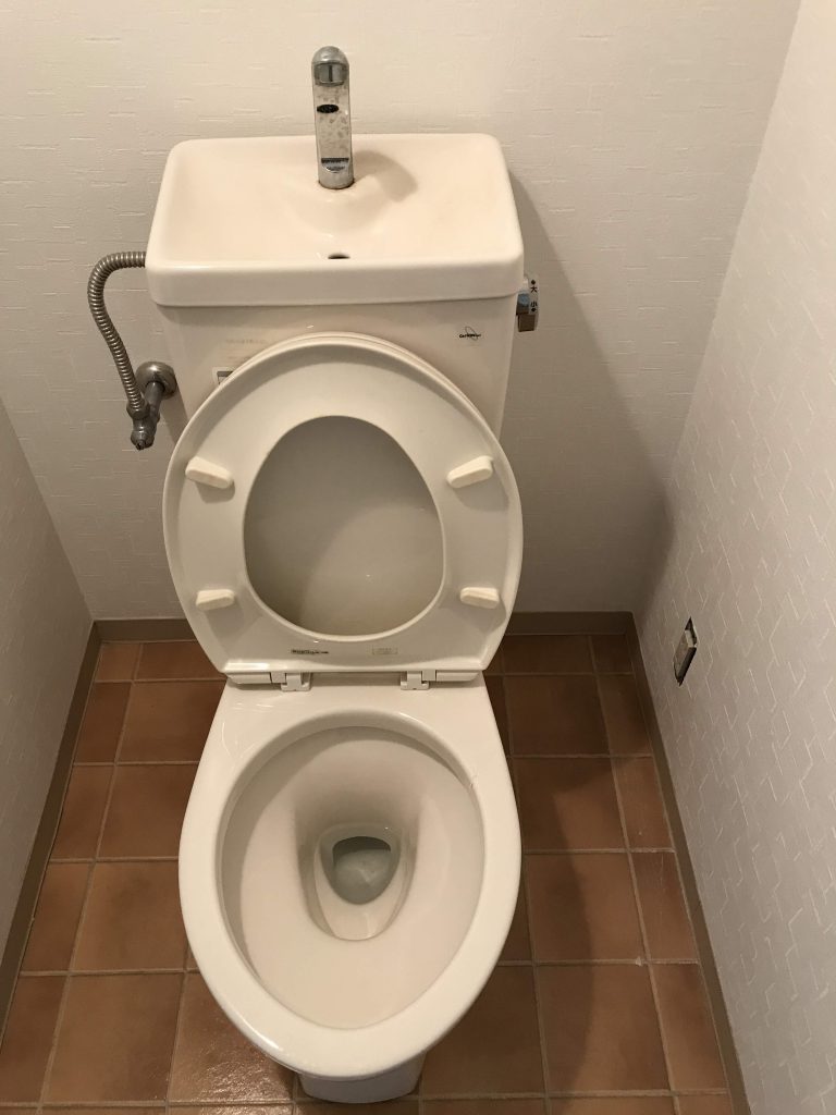 普通便座からウォシュレットに取替工事